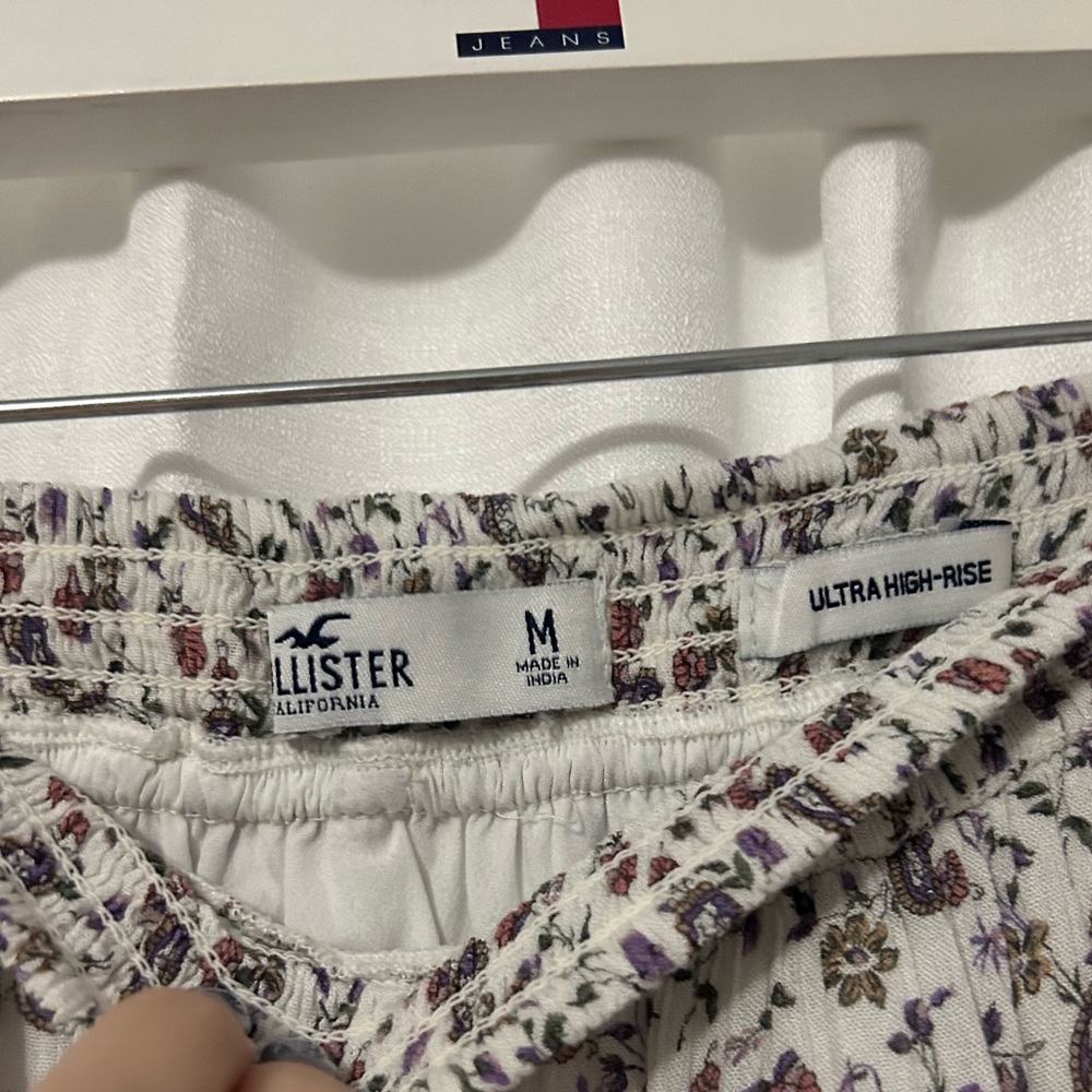 Hollister Ultra high rise floral skirt